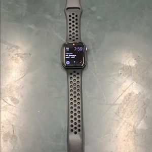 44mm Nike Apple Watch Series 4.